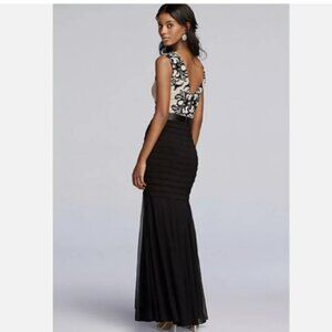 Sleeveless Flocked Lace Bodice with Sheer Trumpet Size 10